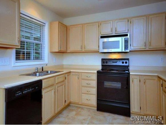 306 DERBY LANE - Photo 9