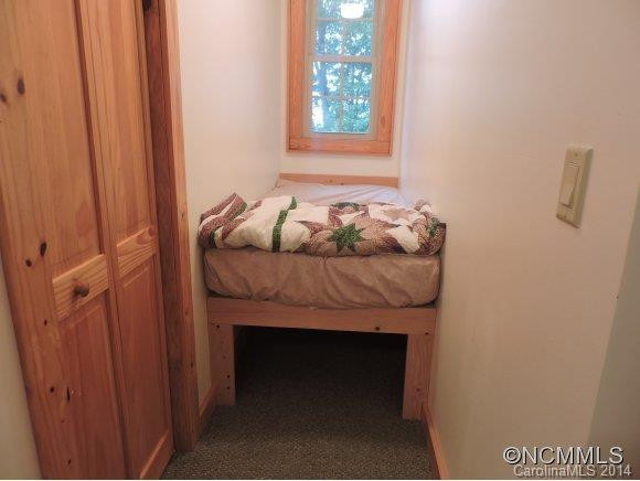 469 RAVEN ROCK LN - Photo 16