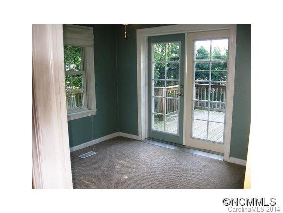 707 Spring Street - Photo 2