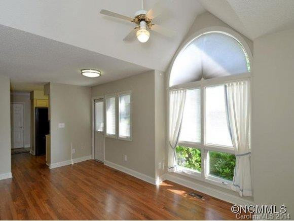 108 CARRIAGE WALK LANE - Photo 11