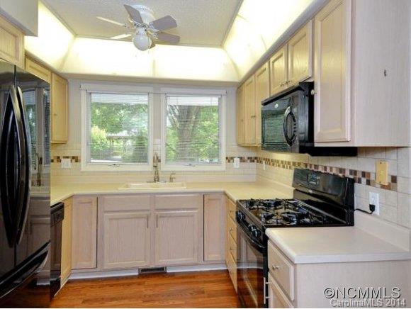 108 CARRIAGE WALK LANE - Photo 9
