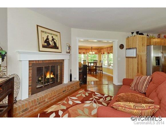 212 Timberlane Drive - Photo 3