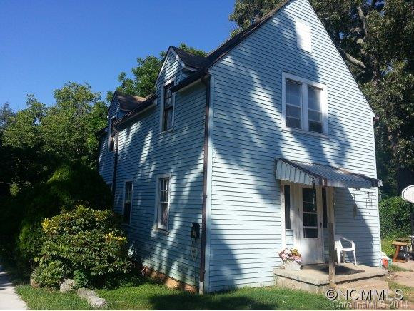 11 Robindale Avenue