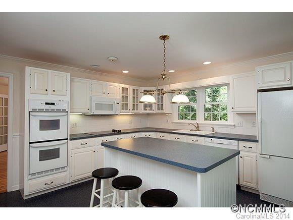 241 Evergreen Street - Photo 2