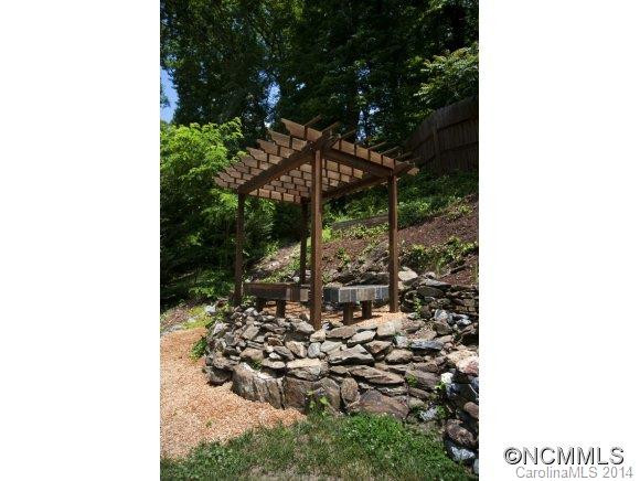 96 Caledonia Rd - Photo 3