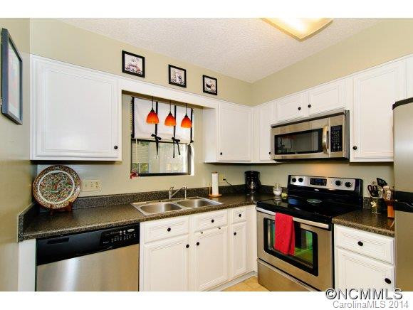 1701 Abbey Circle - Photo 2