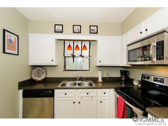 1701 Abbey Circle - Photo 3