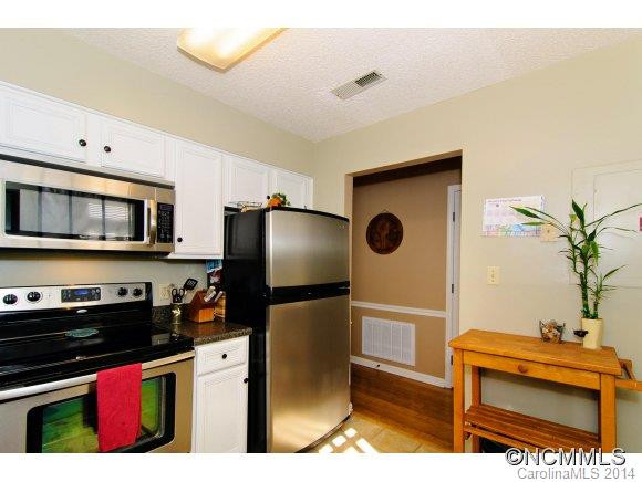 1701 Abbey Circle - Photo 4
