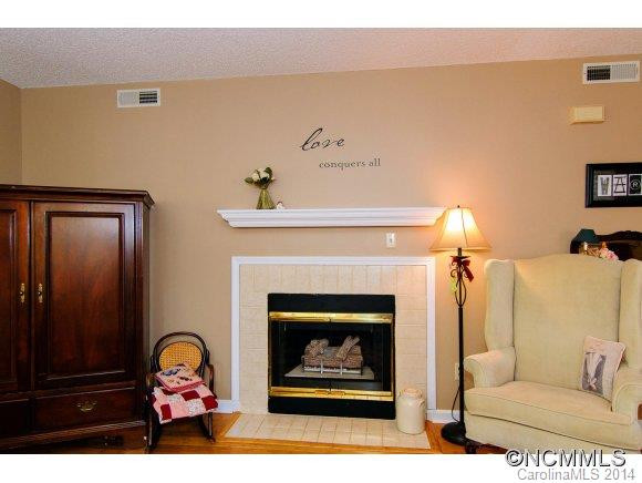 1701 Abbey Circle - Photo 6