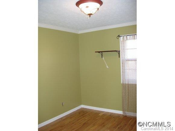 17 Goodman Road - Photo 2