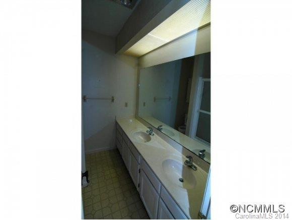10 BROOK FOREST DRIVE - Photo 9