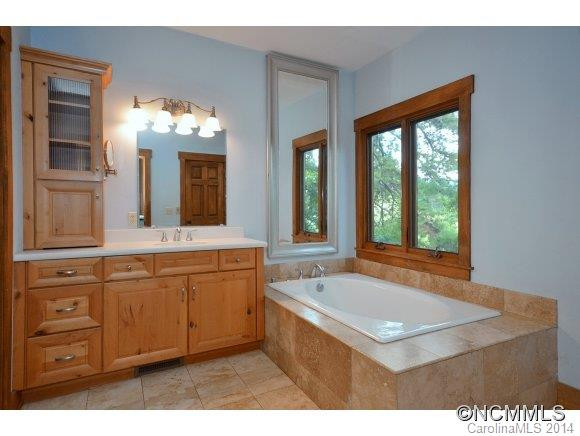 21 Courseview  Drive - Photo 13