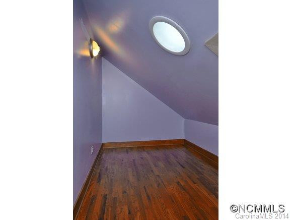 21 Courseview  Drive - Photo 16