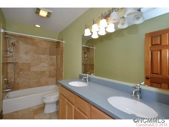 21 Courseview  Drive - Photo 18