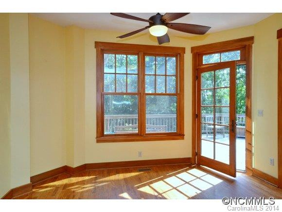 21 Courseview  Drive - Photo 7