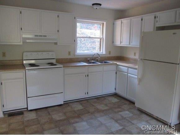 218 Davis Drive - Photo 2