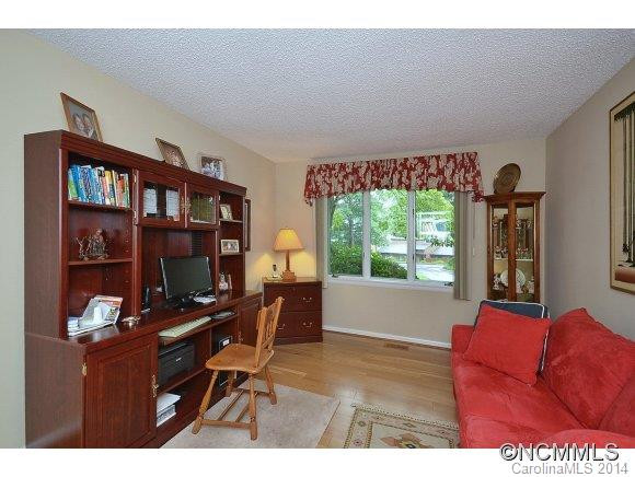305 Crowfields Drive - Photo 13