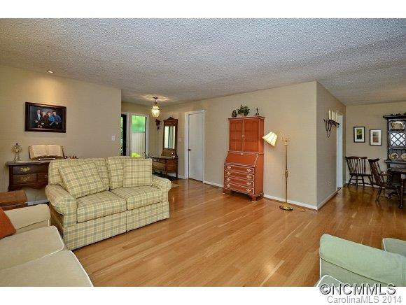 305 Crowfields Drive - Photo 3