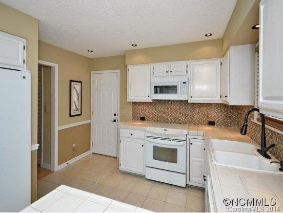 16 PARK AVE - Photo 7