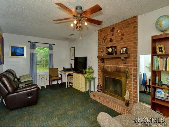312 HEATHER COURT - Photo 2