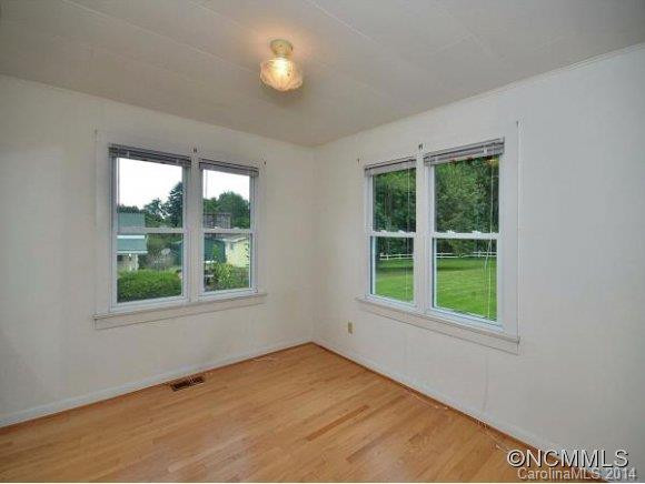 217 LEISURE LANE - Photo 2