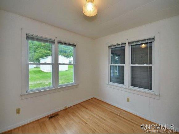 217 LEISURE LANE - Photo 3