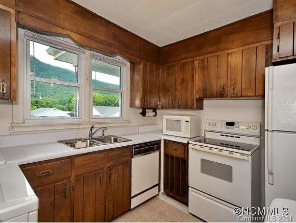 217 LEISURE LANE - Photo 5