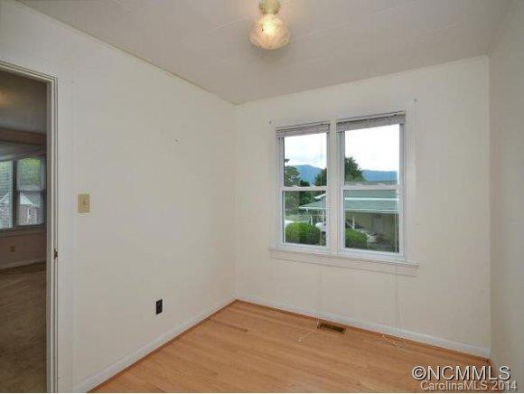 217 LEISURE LANE - Photo 9