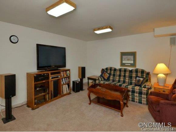 101 SPRING DRIVE - Photo 13