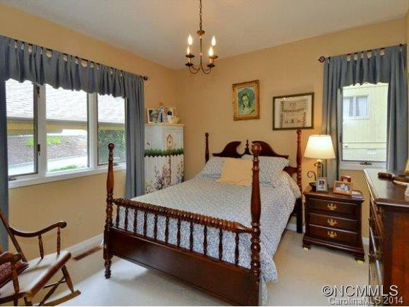 209 WHITE OAK DRIVE - Photo 12