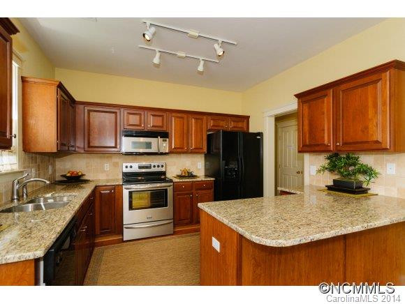 1304 Heathbrook Circle - Photo 5