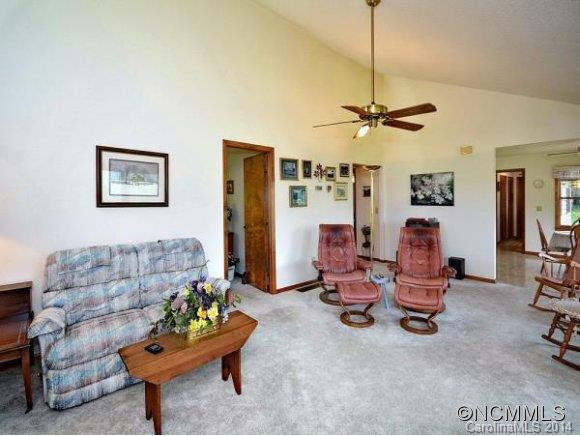 223 Highview Drive - Photo 4