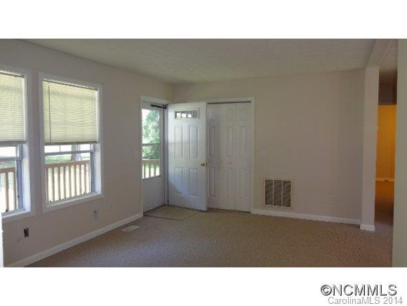 521 LYNDHURST DRIVE - Photo 2