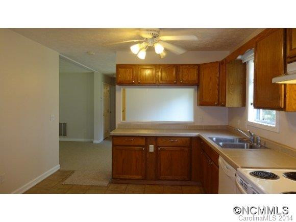 521 LYNDHURST DRIVE - Photo 4