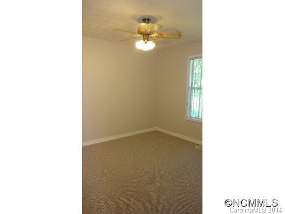 521 LYNDHURST DRIVE - Photo 8