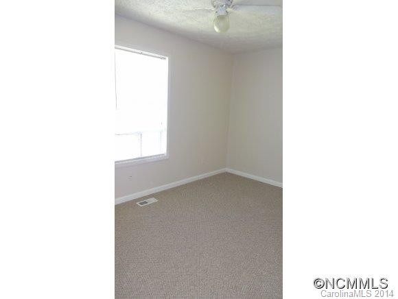 521 LYNDHURST DRIVE - Photo 9