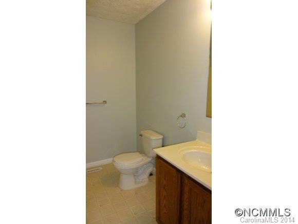 521 LYNDHURST DRIVE - Photo 10