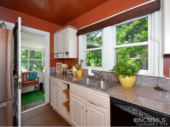 126 GOLDVIEW ROAD - Photo 4
