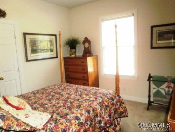 1040 Columbine Rd - Photo 13