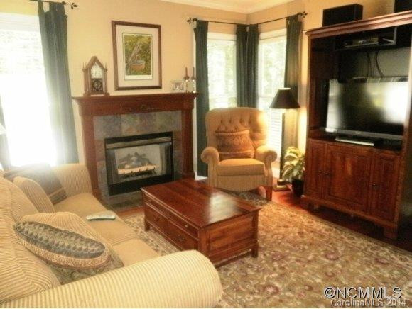 1040 Columbine Rd - Photo 3