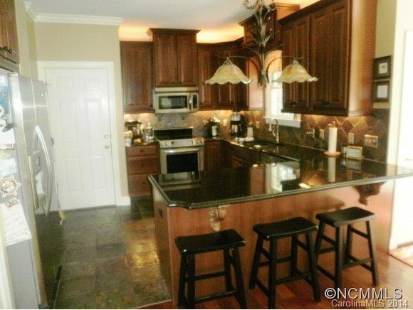 1040 Columbine Rd - Photo 4