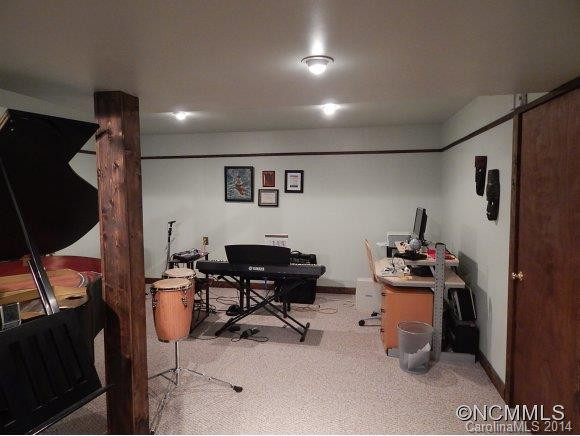 668 Maple - Photo 12