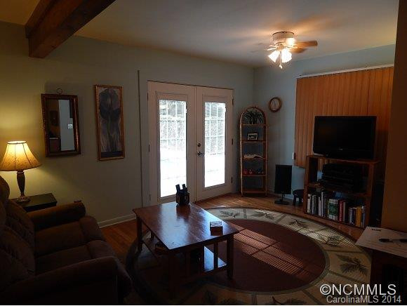 668 Maple - Photo 4