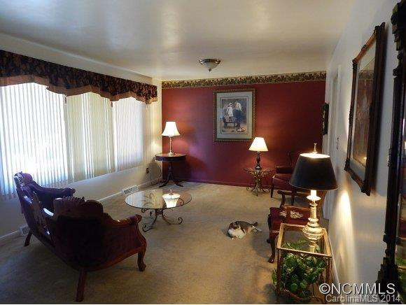 668 Maple - Photo 6