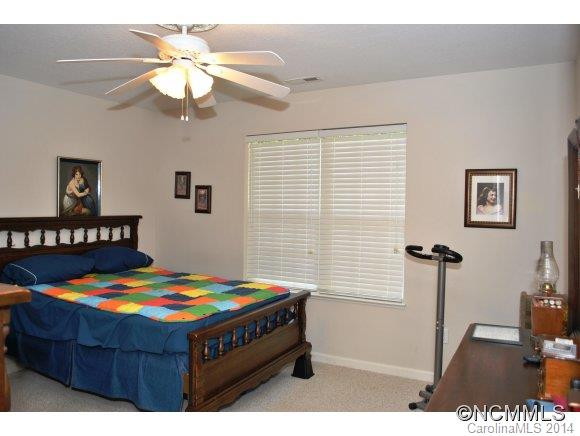 316 Wiltshire Circle - Photo 15