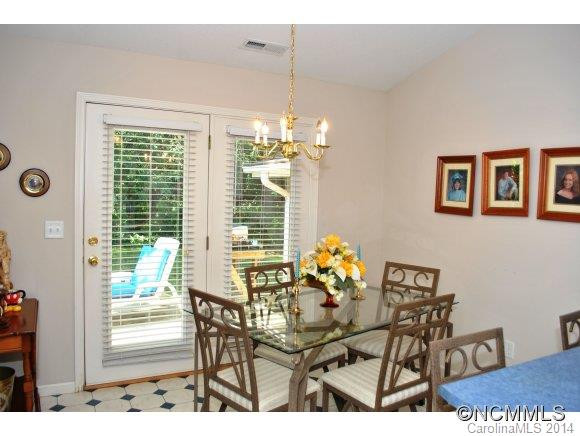 316 Wiltshire Circle - Photo 10