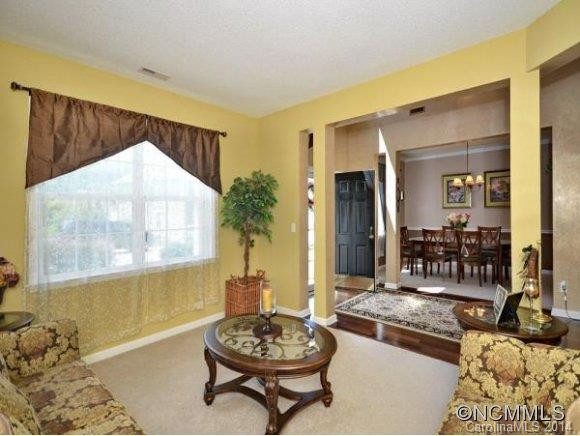 48 WOODFERN ROAD - Photo 4