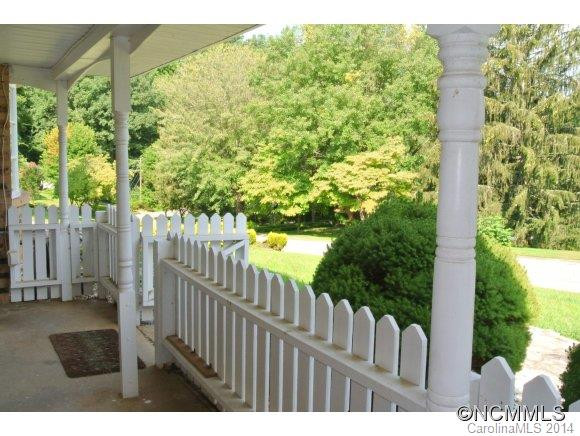 272 Delphia Drive - Photo 3
