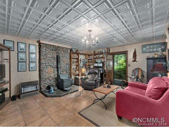 405 HUNT ESTATES - Photo 12