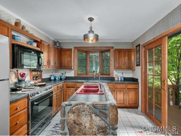 405 HUNT ESTATES - Photo 6